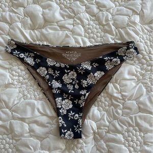 Acacia Zuma Bottom in Blossom